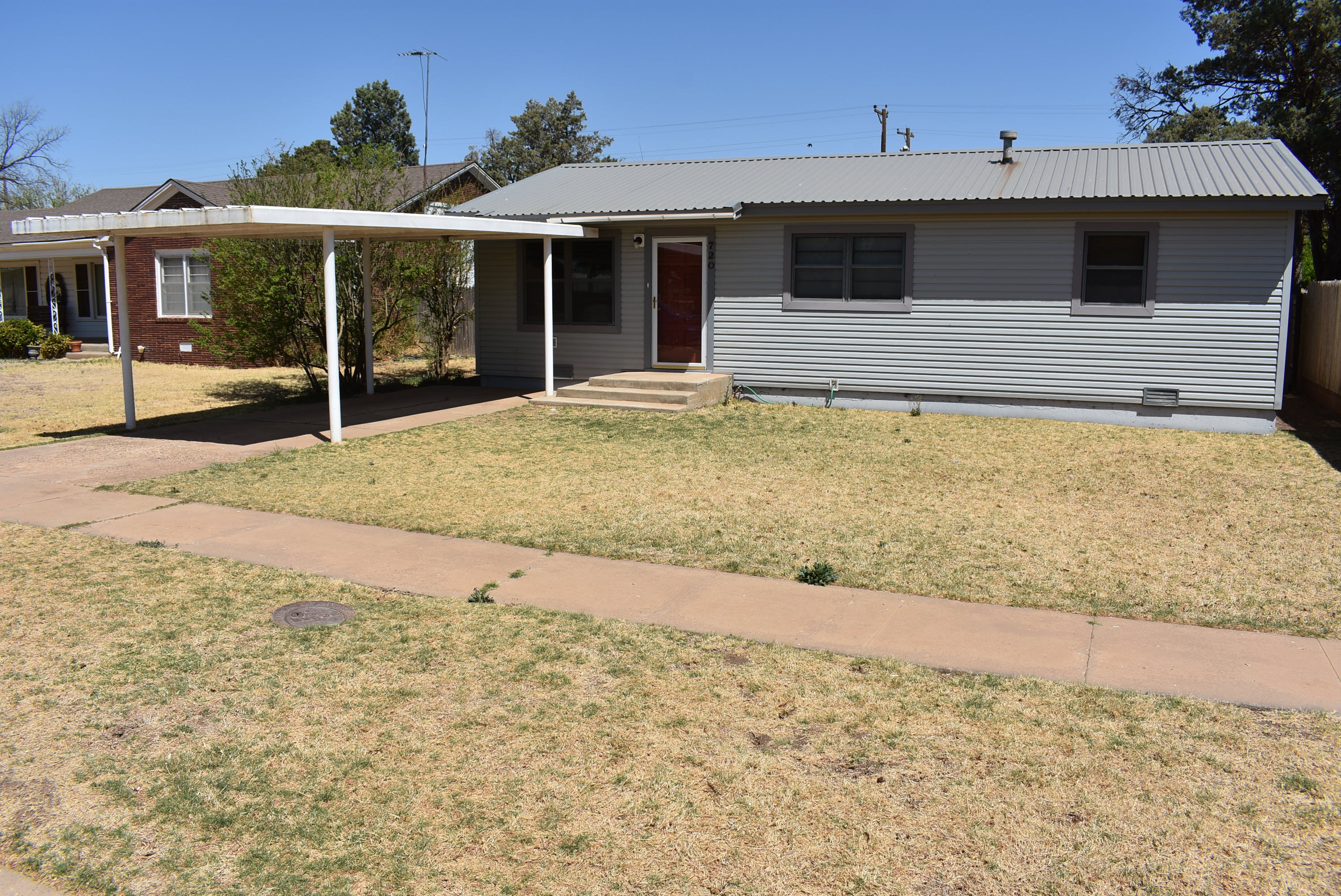 720 W Tennessee St, Floydada, TX 79235