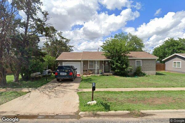 816 W Virginia St, Floydada, TX 79235